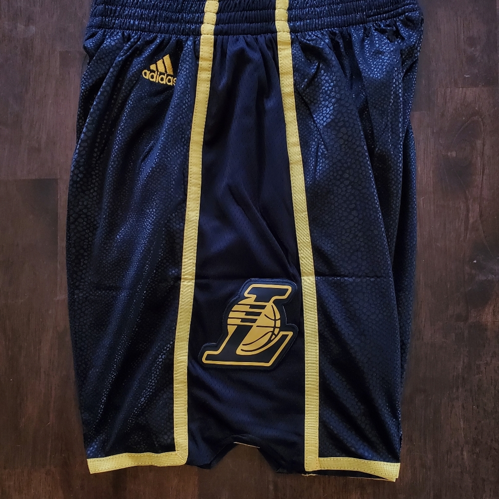 Los Angeles Lakers - Picture 6 of 9